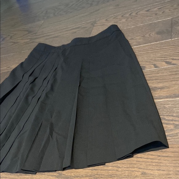 Classic Black Pleated Skirt - Theory - Picture 2 of 5